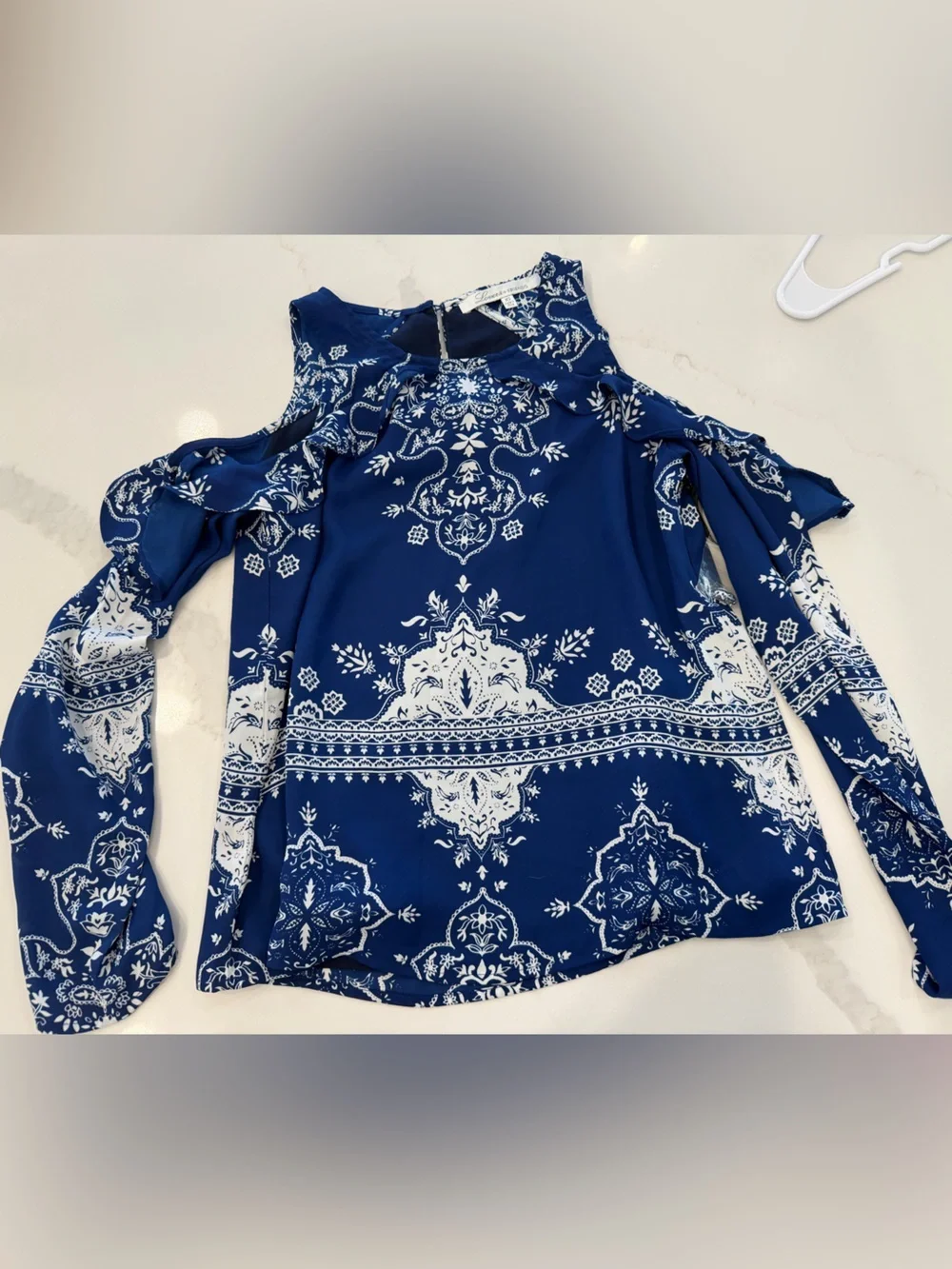 Lovers + Friends Blue Paisley Cold Shoulder Ruffle Vacation Blouse XS - Picture 5 of 11